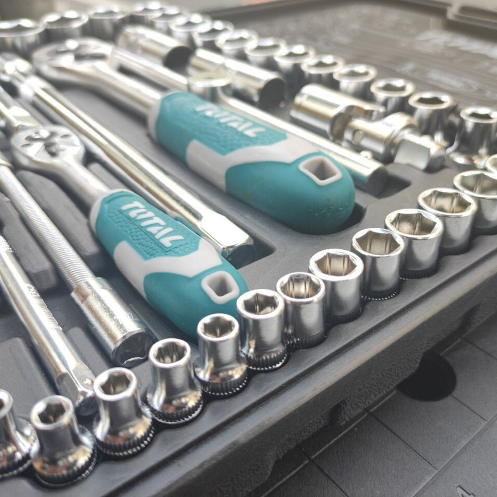 Ensemble de 44 douilles 1/4″ + 1/2″ TOTAL THT421441