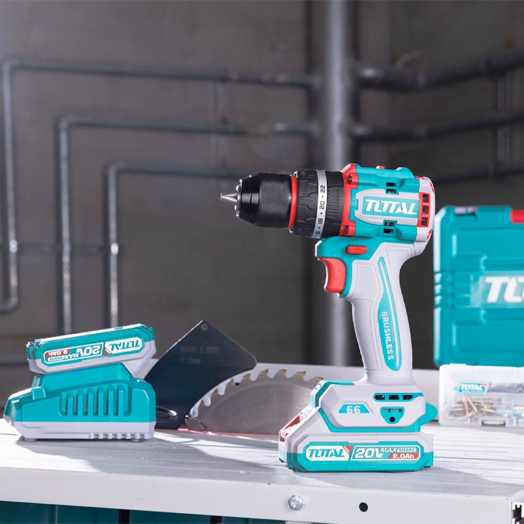 Visseuse perceuse sans fil brushless TOTAL TIDLI206681 20 V avec 2 batteries