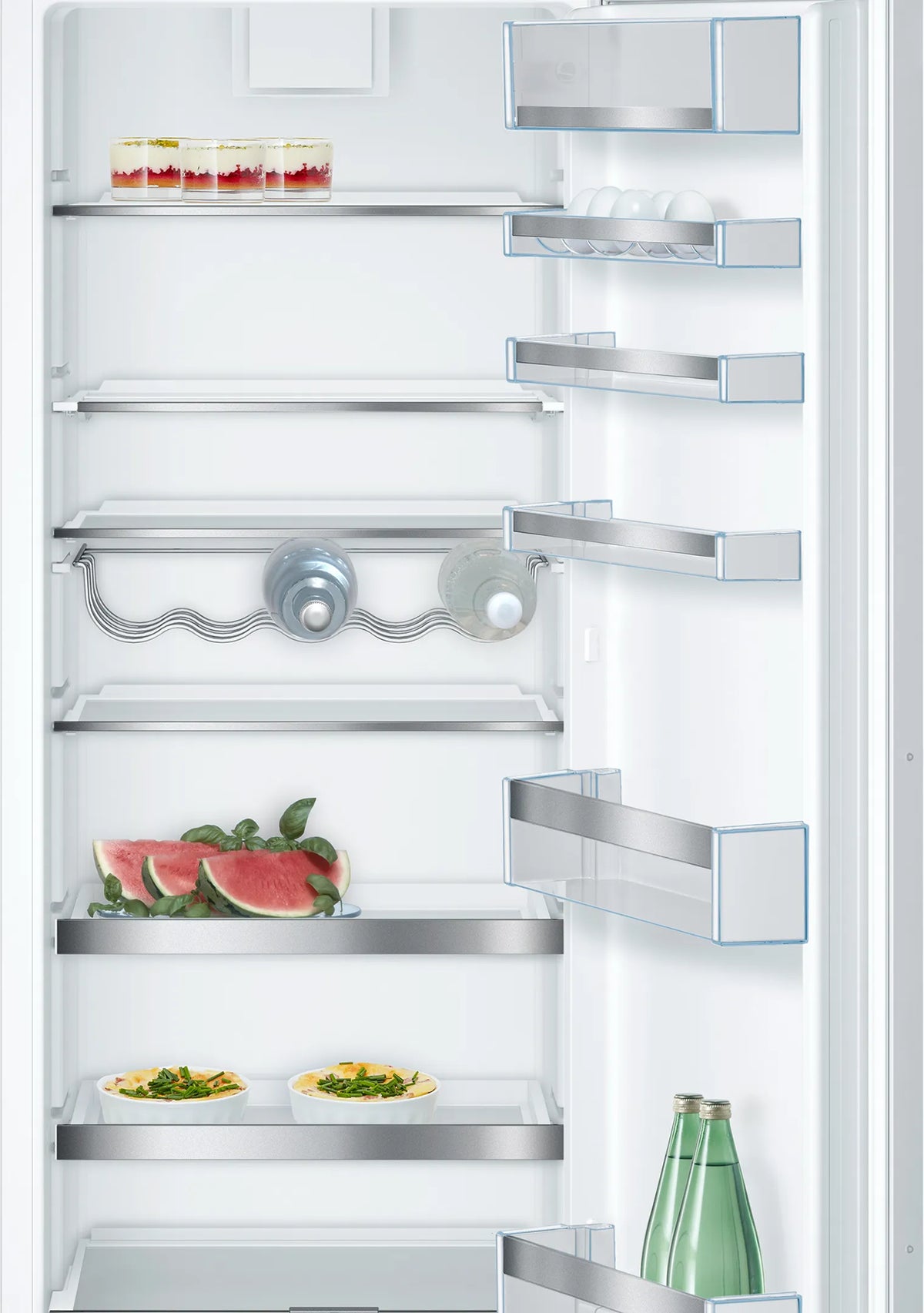Intérieur du réfrigérateur Bosch KIR81AF30U avec clayettes et balconnets
