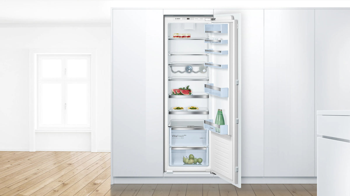 Bosch KIR81AF30U intégré dans une cuisine