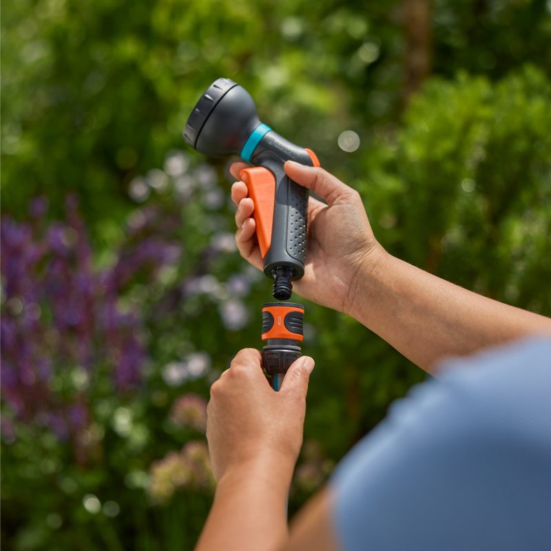 Raccord rapide, raccord Aquastop et nez de robinet livrés avec le pistolet-arrosoir Classic Gardena