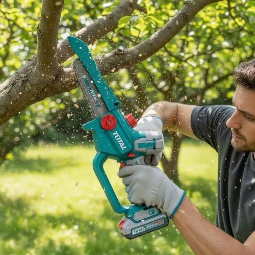 Mini tronçonneuse sans fil TOTAL TGSLI20662 20 V avec guide-chaîne de 6 pouces