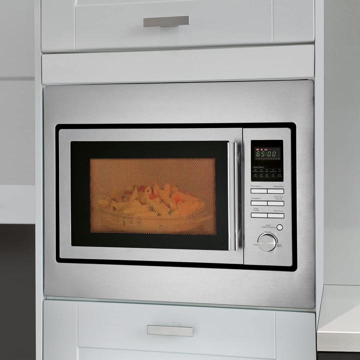 Bomann MWG 2216 H EB encastré dans une cuisine