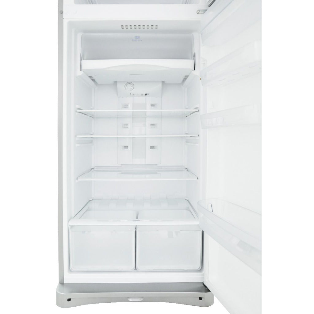 Intérieur du réfrigérateur Indesit TAAN 6 FNF S avec clayettes et bacs à légumes