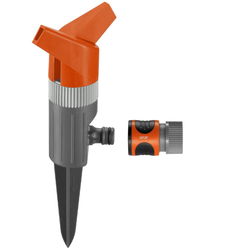 Arroseur Foxtrott Classic planté dans une petite pelouse