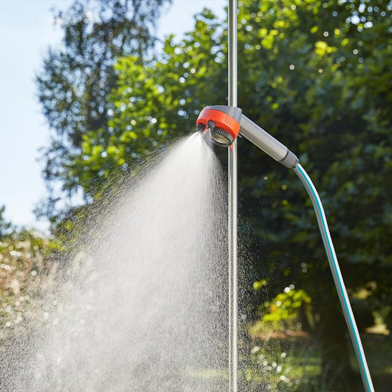Douche de jardin Trio Gardena installée au jardin