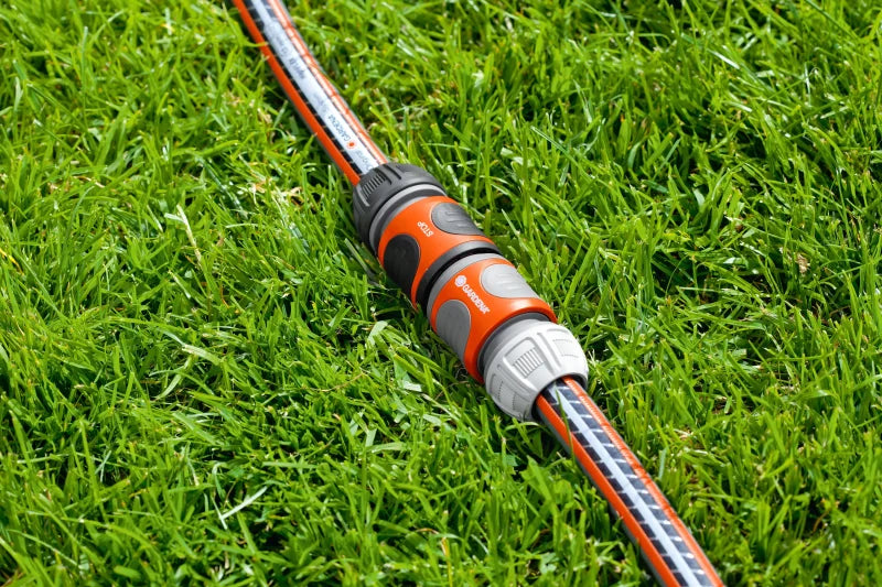 Utilisation du connecteur de tuyau Gardena au jardin