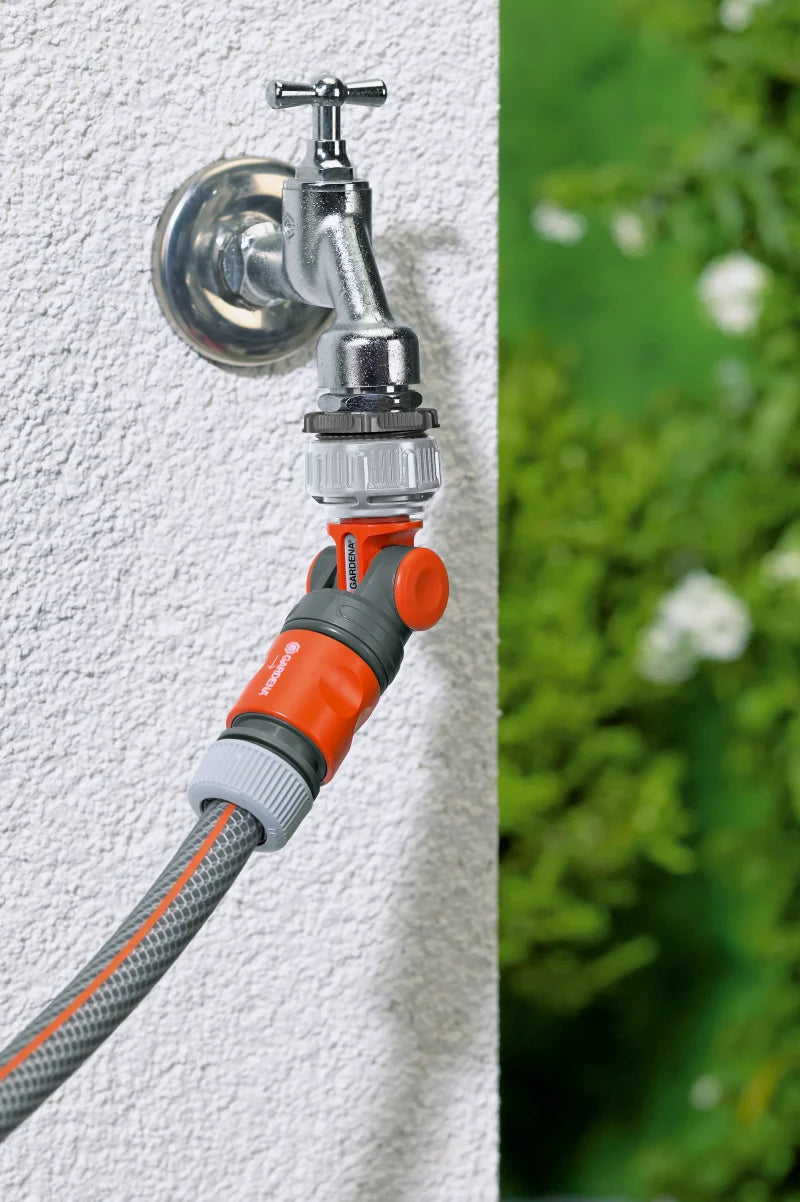 Nez de robinet coudé et articulé Gardena vu de profil