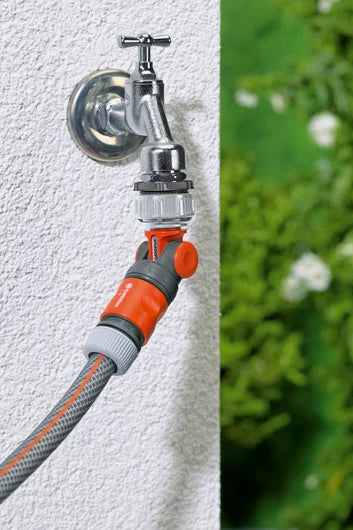 Nez de robinet coudé et articulé Gardena vu de côté