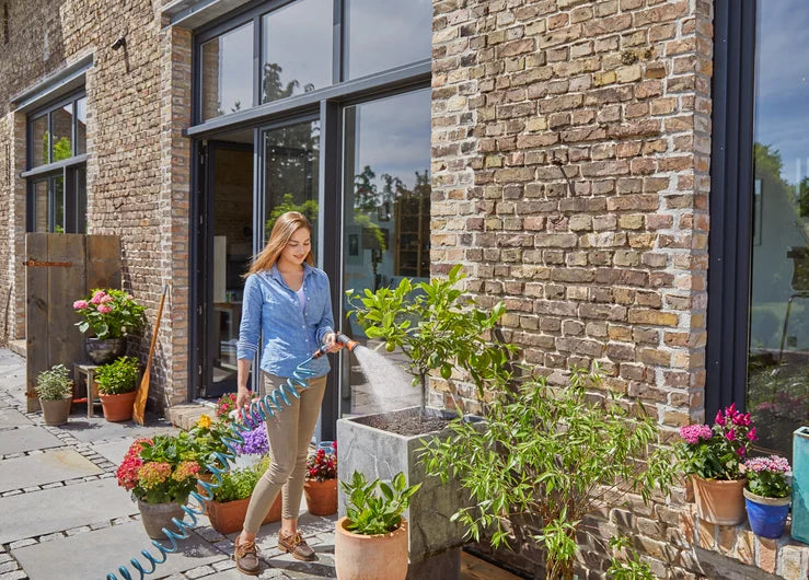 Pulvérisateur d'arrosage fourni avec le kit spiralé Gardena