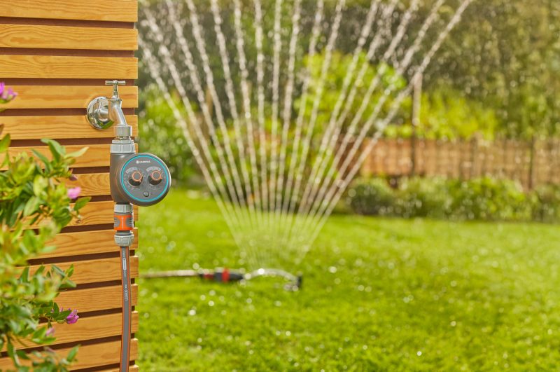 Programmateur Easy Plus Gardena vissé sur un robinet de jardin