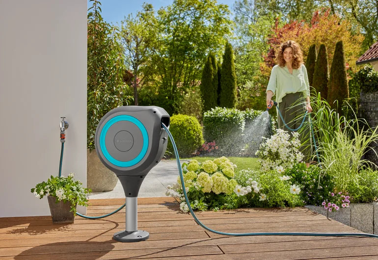 Dévidoir RollUp M terrasse Gardena pivotant à 360 degrés