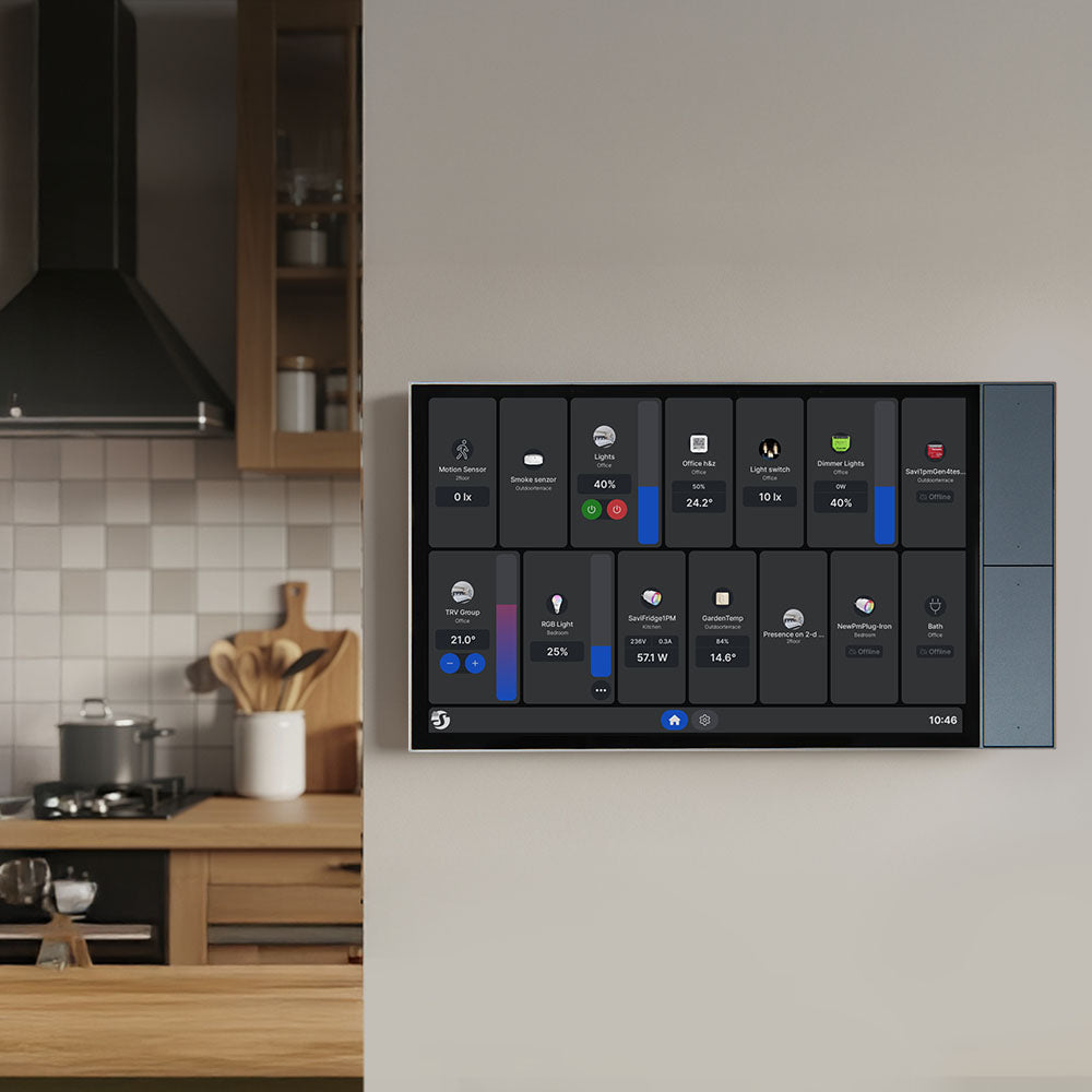 Shelly Wall Display XL installé au mur dans un intérieur