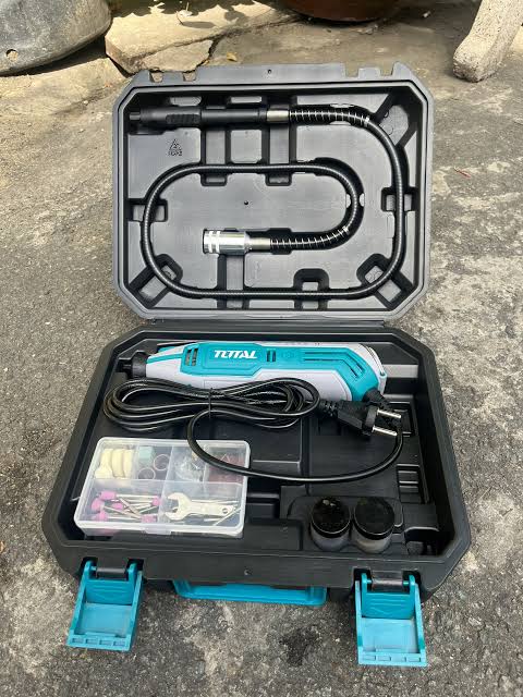 Mini-meuleuse rotative TOTAL TG513326 130 W avec accessoires et arbre flexible
