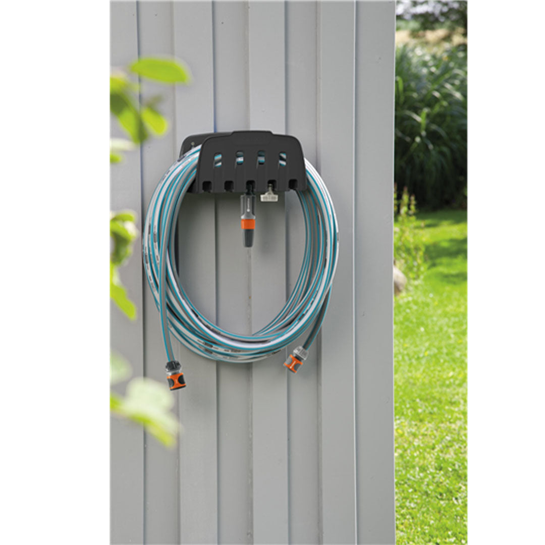 Tuyau d'arrosage Classic 20 m avec porte-tuyau mural et accessoires Gardena — photo 2