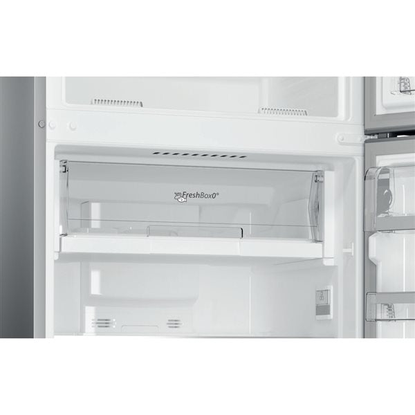 Intérieur du réfrigérateur Whirlpool T TNF 8211 OX, clayettes en verre