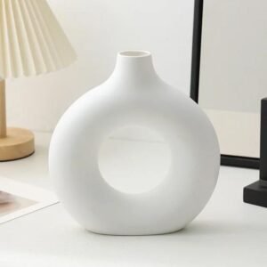 Vase de tendance. Vase Donut en Porcelain blanc mat.